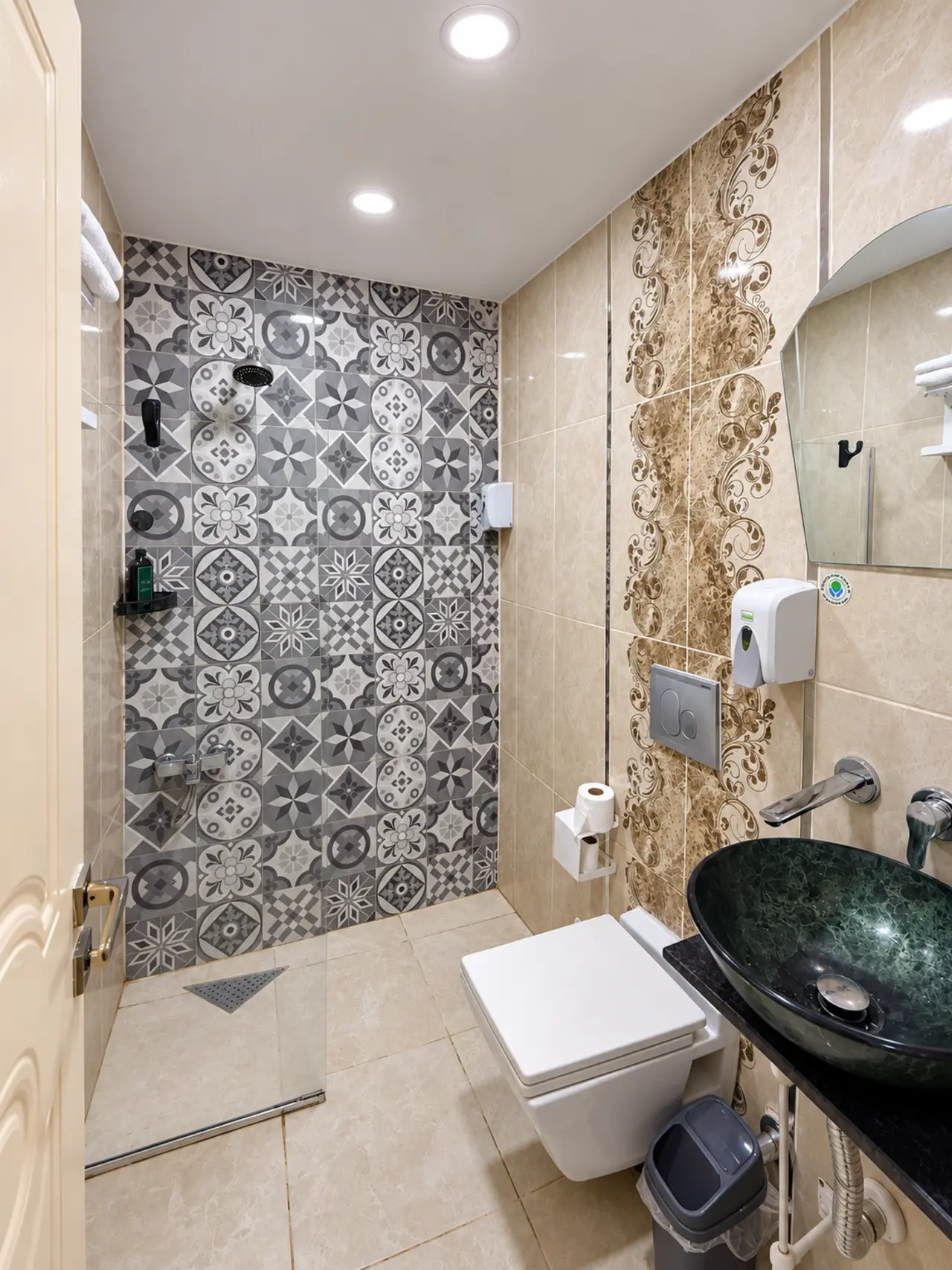 Bakırköy Otel — bathroom detail